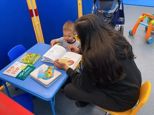 echoKIDS leader reading to a child